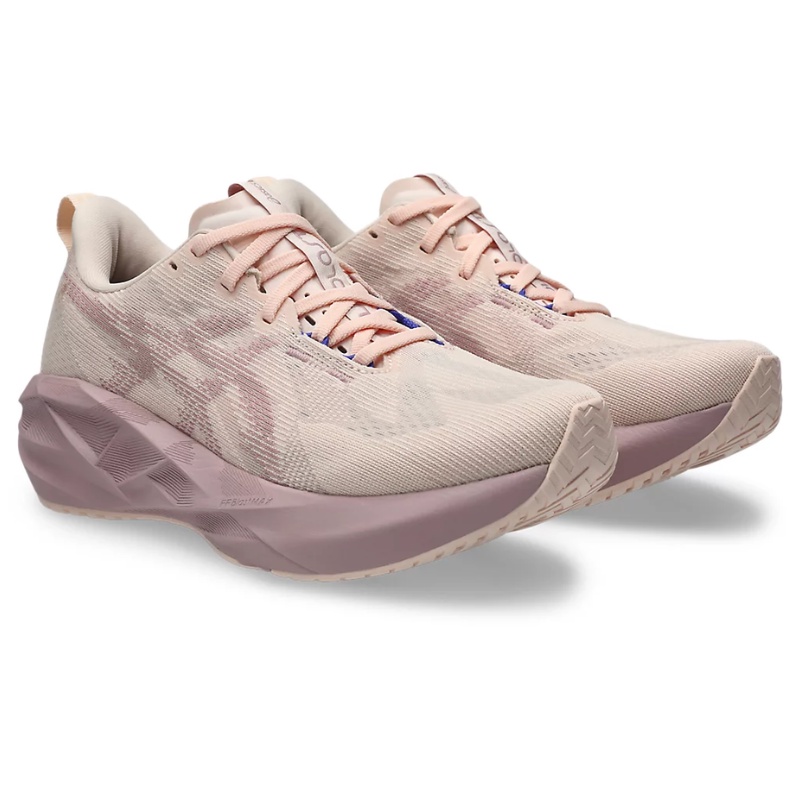 Jual Sepatu Lari Wanita Asics Wmns Novablast 5 Pearl Pink-Morganite Original 1012B765.702 - hoopspoint.com