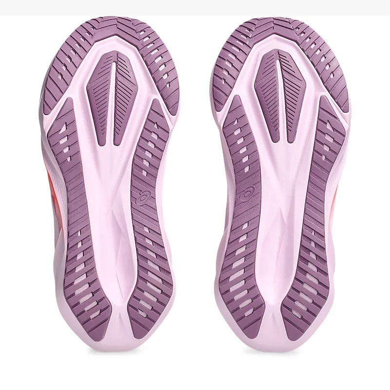 Jual Sepatu Lari Wanita Asics Wmns Novablast 5 Wide White Coral Reef Original 1012B766.101 - hoopspoint.com