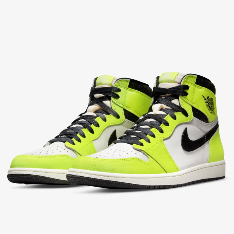 Jual Sepatu Sneakers Air Jordan Aj 1 Retro High Og Volt Original 555088-702 - hoopspoint.com