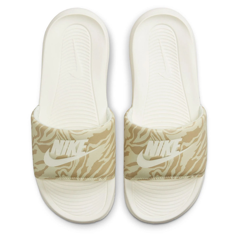 Jual Sandal Sneakers Nike Victori One Slide Print Cream Original Cn9676-105 - hoopspoint.com