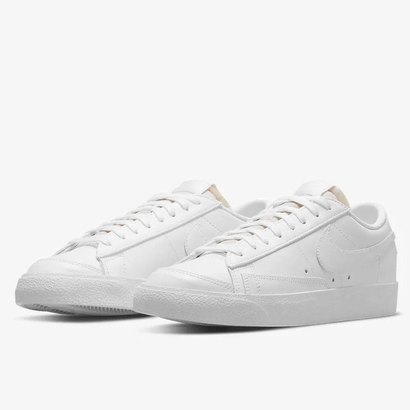 Jual Sepatu Sneakers Wanita Nike Wmns Blazer Low '77 White Original Dc4769-101 - hoopspoint.com