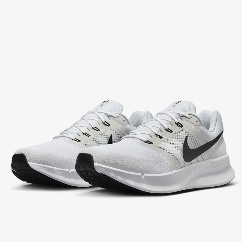 Jual Sepatu Lari Nike Run Swift 3 White Original Dr2695-102 - hoopspoint.com