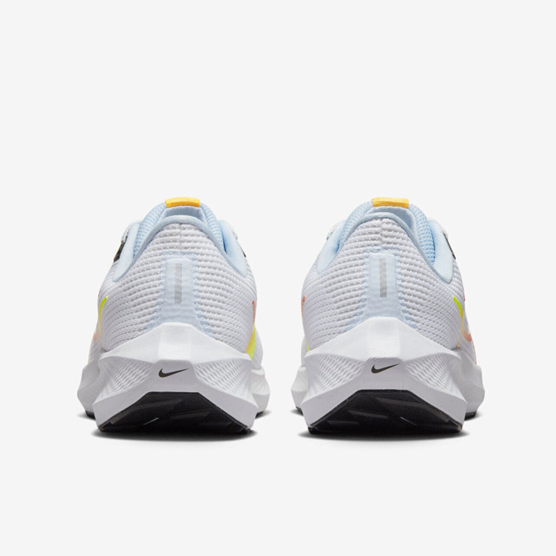 Jual Sepatu Lari Wanita Nike Wmns Air Zoom Pegasus 40 White Original Dv3854-102 - hoopspoint.com