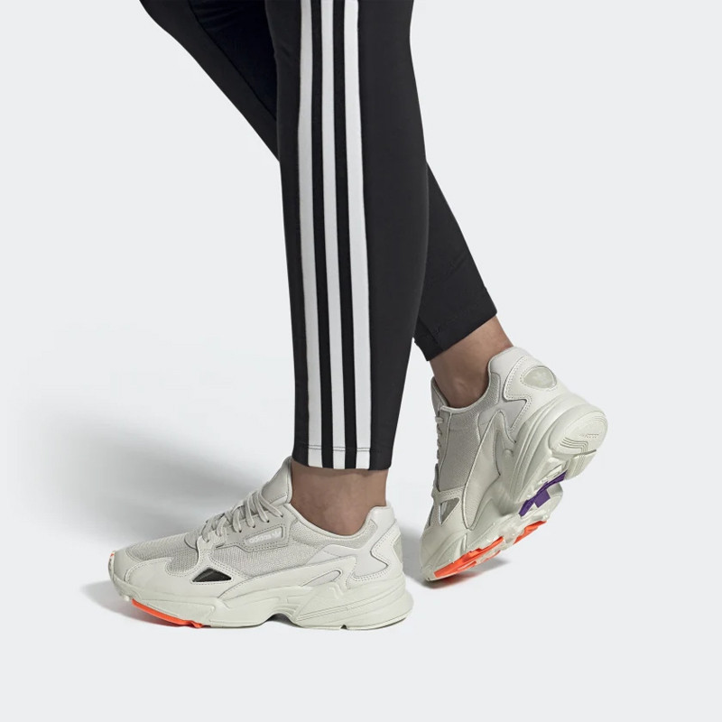 Jual Sepatu Sneakers Wanita Adidas Wmns Falcon Off White Original Ee5118 - hoopspoint.com