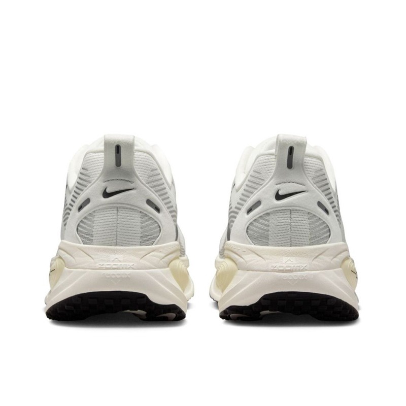 Jual Sepatu Lari Nike Vomero 18 Summit White Original Hm6803-101 - hoopspoint.com