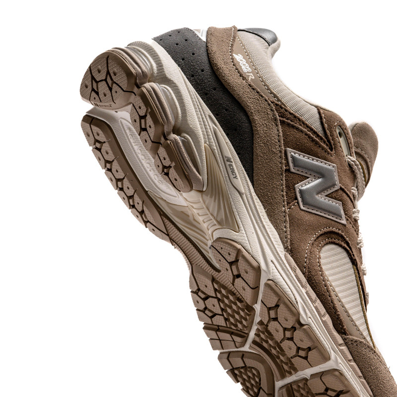 Jual Sepatu Sneakers New Balance 2002R Beige Original M2002Rsi - hoopspoint.com