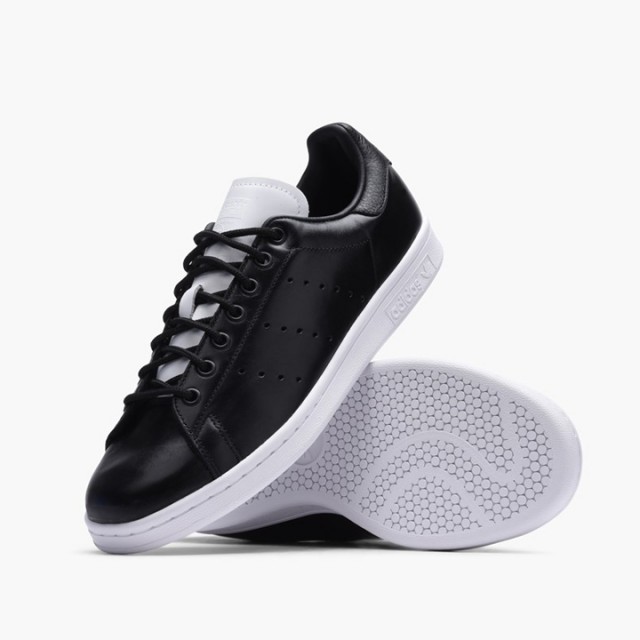 Jual Sepatu Sneakers Adidas Stan Smith Black Original S80018 - hoopspoint.com