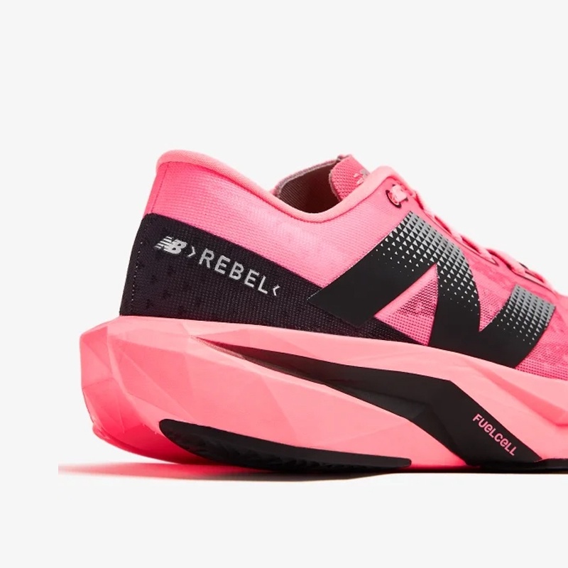 Jual Sepatu Lari Wanita New Balance Wmns Fuelcell Rebel V4 Ultra Pink Original Wfcxcu4 - hoopspoint.com